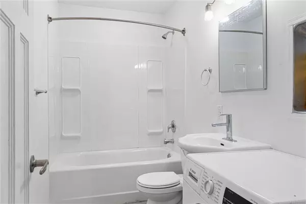 Nanaimo, BC V9R 3N8,656 Lambert Ave