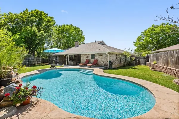 7028 Oakfield Corner Court, North Richland Hills, TX 76182