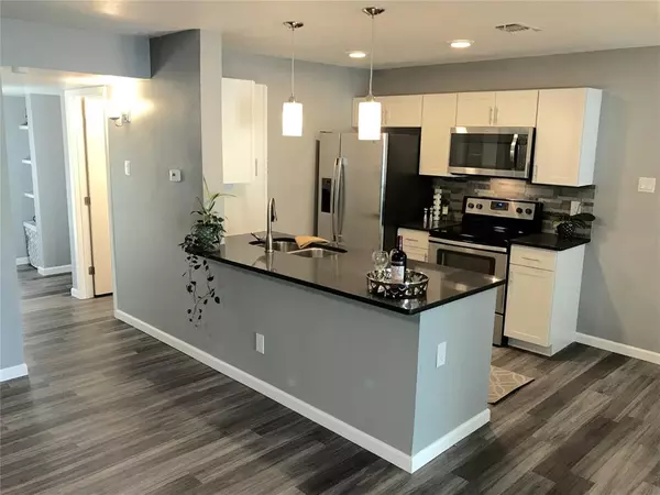 Dallas, TX 75211,2505 Wedglea Drive #117