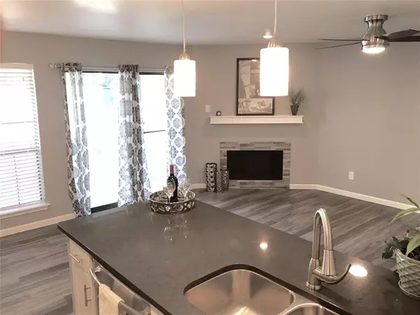 Dallas, TX 75211,2505 Wedglea Drive #117