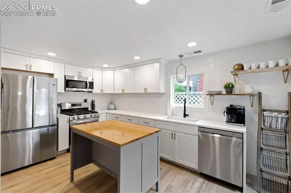 Colorado Springs, CO 80907,810 E Espanola ST