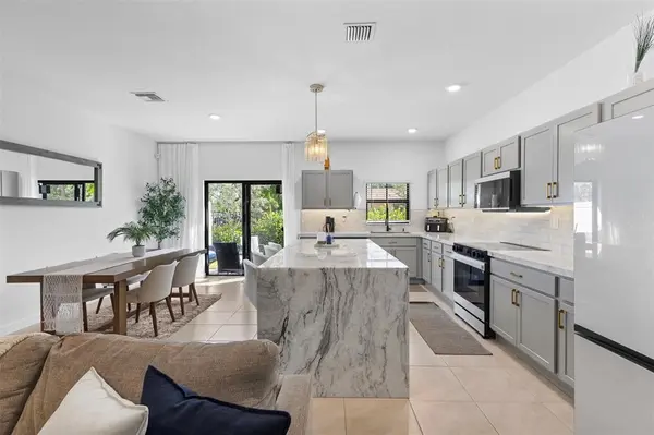 Pompano Beach, FL 33060,884 NW 3rd Ter #884