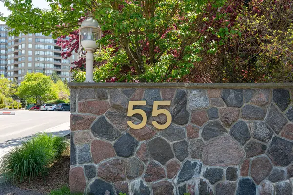 Markham, ON L3R 8H5,55 Austin DR #601