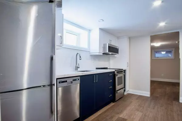 Toronto W02, ON M6P 1R1,256 Annette ST