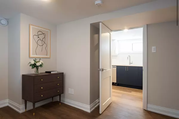 Toronto W02, ON M6P 1R1,256 Annette ST