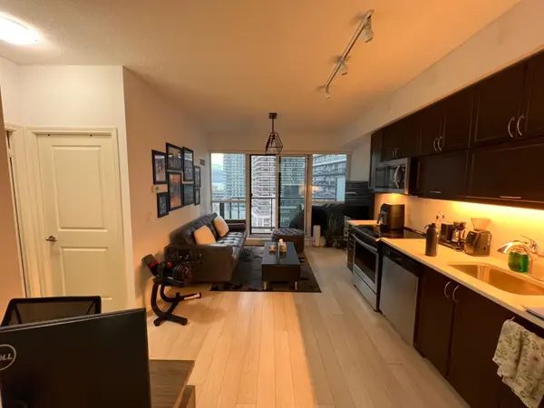 Toronto W06, ON M8V 0H1,39 Annie Craig DR #1404