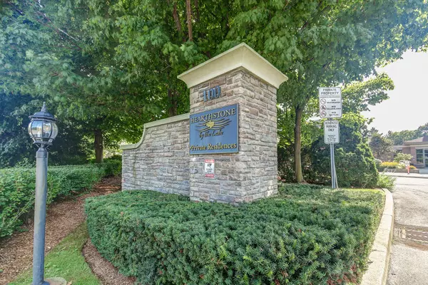 Burlington, ON L7L 6P6,100 Burloak DR #1301