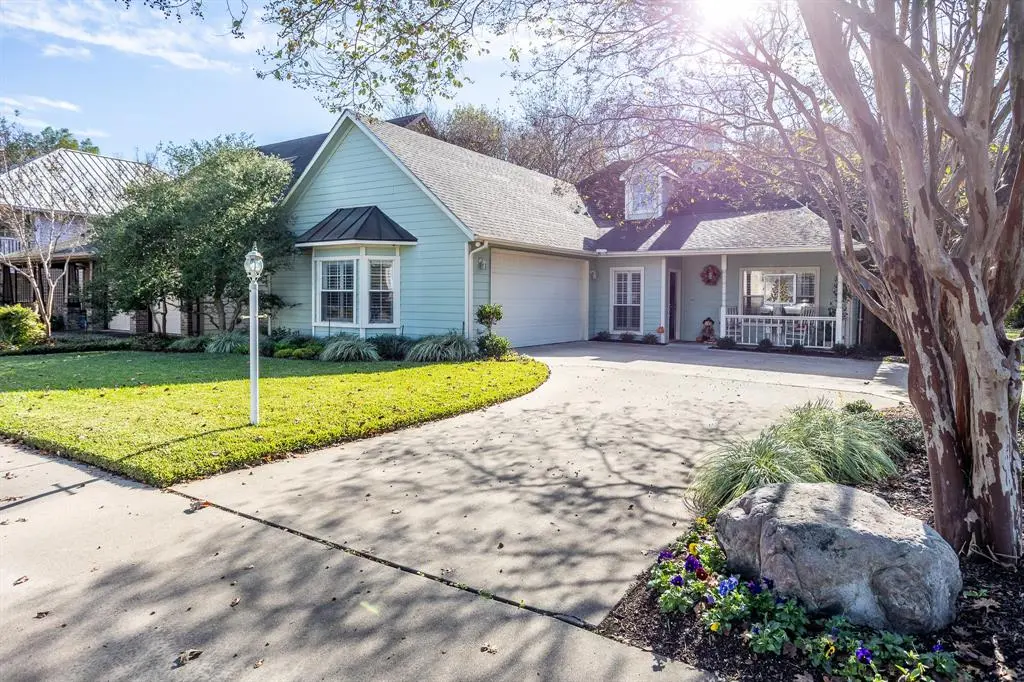 Lancaster, TX 75146,300 E REDBUD Lane