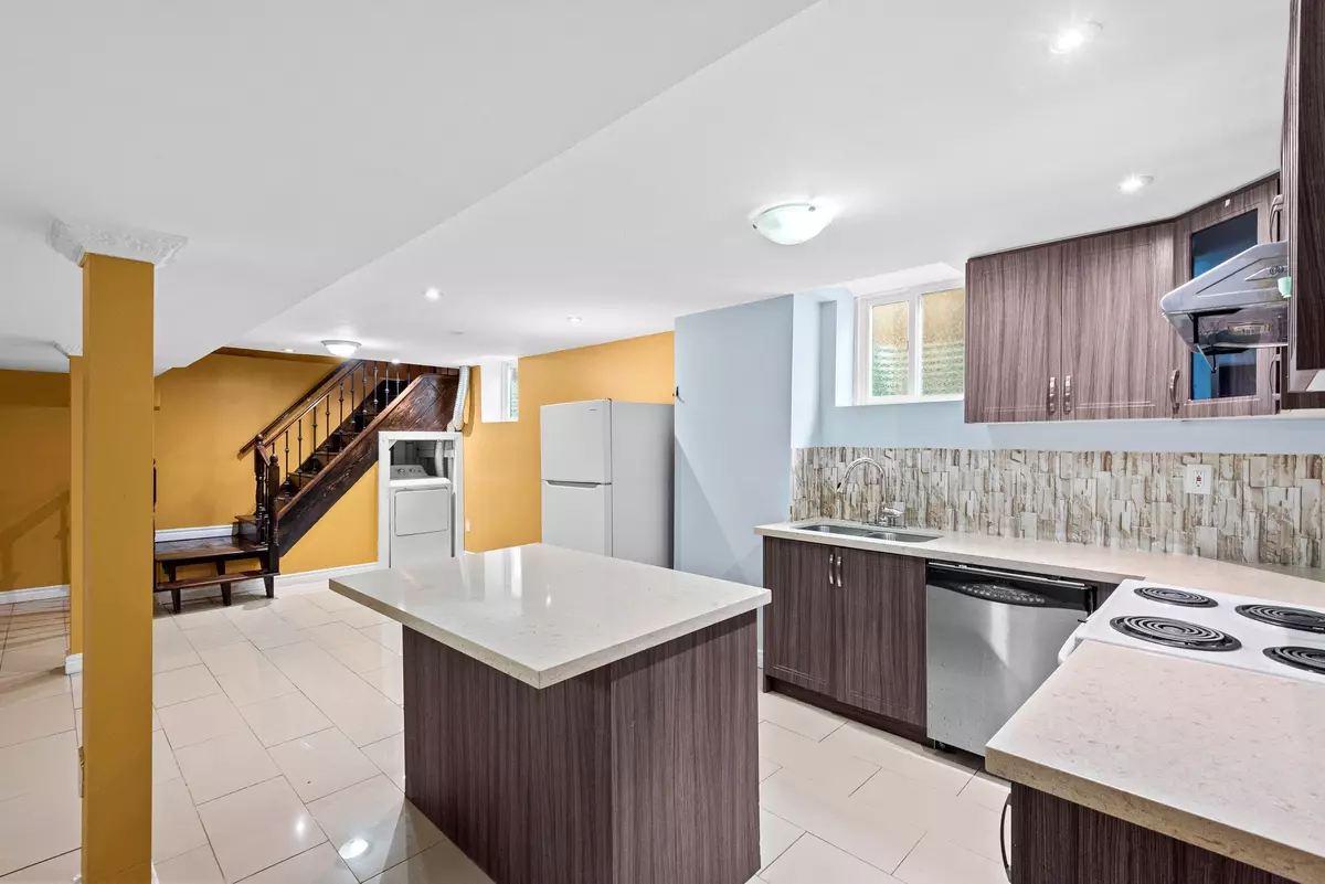 Oshawa, ON L1K 2E4,1005 Sandcliff DR #Bsmt