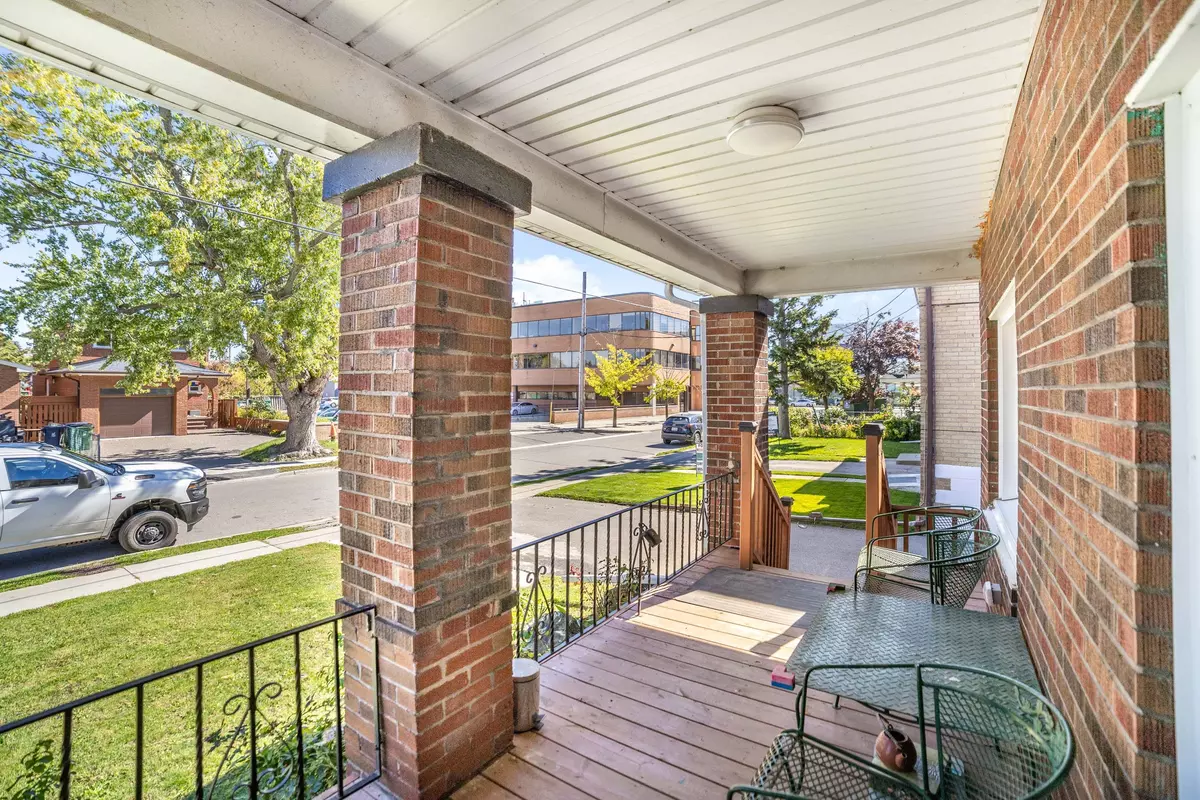 Toronto W06, ON M8V 3L3,10 Nineteenth ST #Front Unit