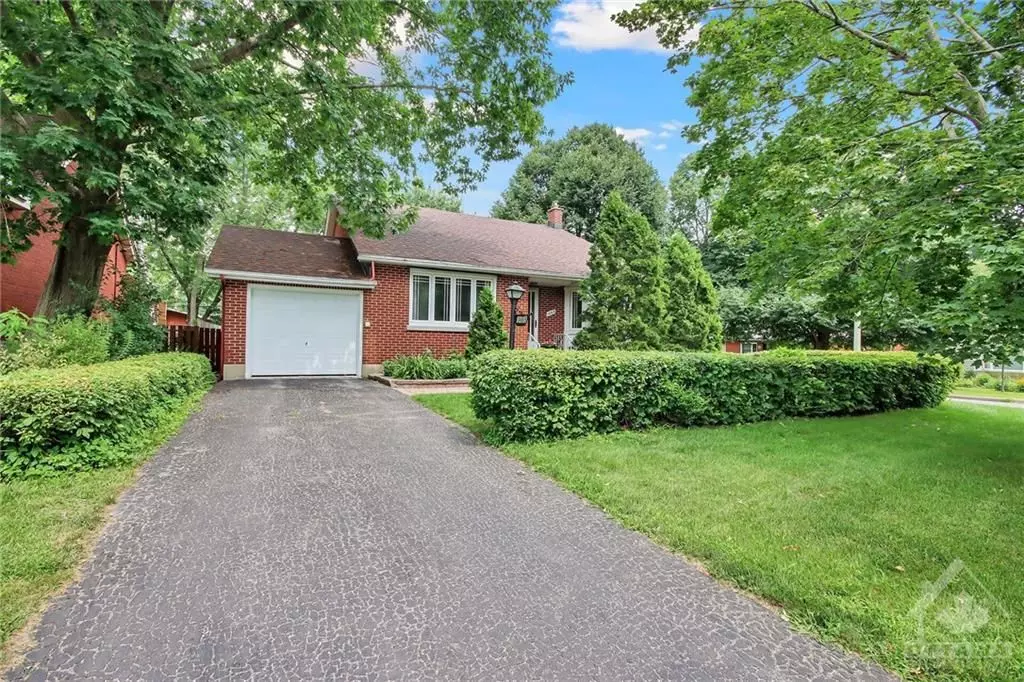 Alta Vista And Area, ON K1H 7E2,1465 MCROBIE AVE