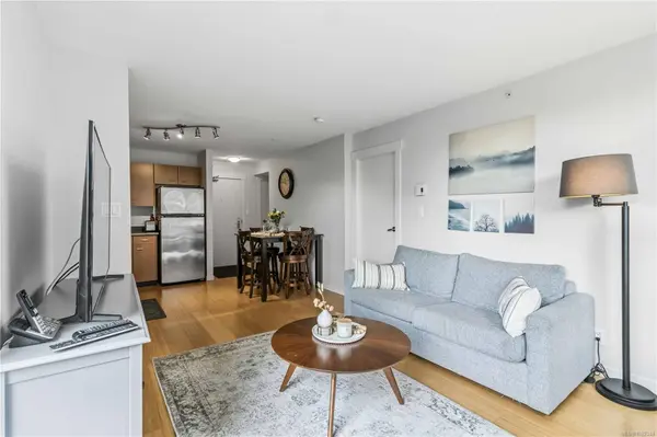 Victoria, BC V8W 4A4,751 Fairfield Rd #207