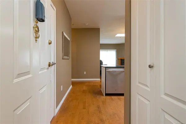 Victoria, BC V8T 2B3,1371 Hillside Ave #PH 10