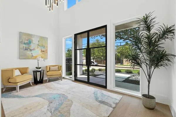 Dallas, TX 75209,7618 Roper Street