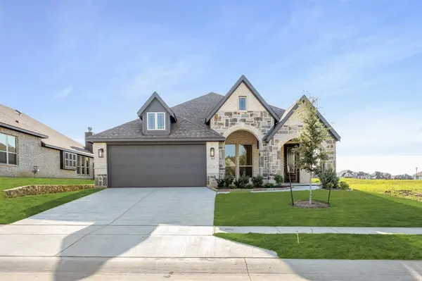 212 Shawnee Trail, Alvarado, TX 76009