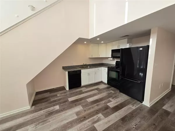 Dallas, TX 75206,5111 Manett Street #207