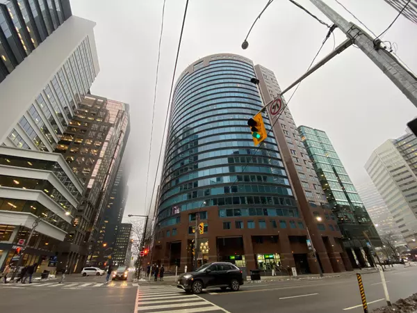 33 University AVE #2307, Toronto C01, ON M5J 2S7