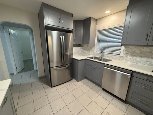 Toronto E03, ON M4B 1T2,76 Holmstead AVE