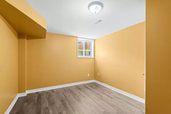 Oshawa, ON L1K 2E4,1005 Sandcliff DR #Bsmt