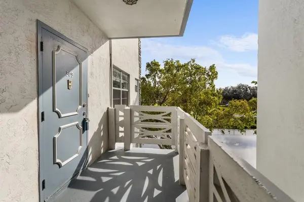 Lauderdale Lakes, FL 33319,4090 NW 42nd Ave #309