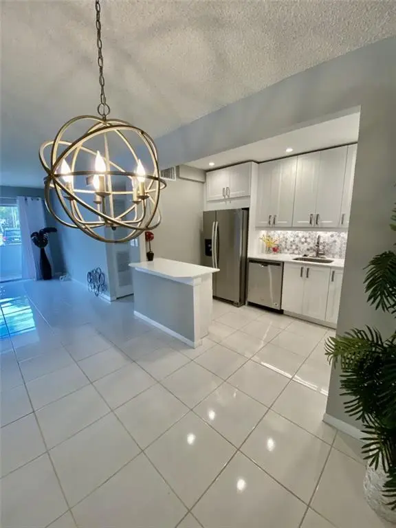 21 Jacaranda Dr #124, Plantation, FL 33324