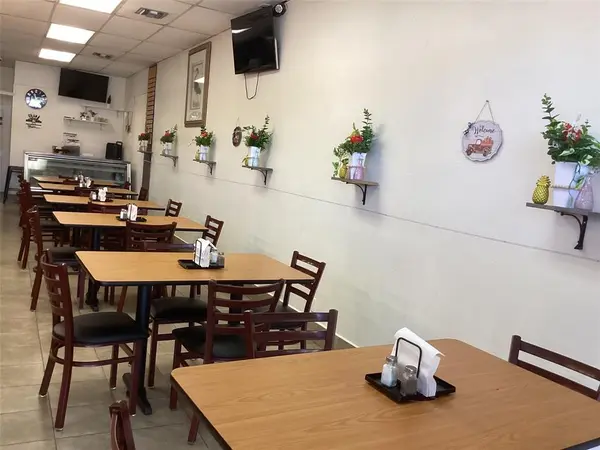 Lauderhill, FL 33319,5256 N University Dr