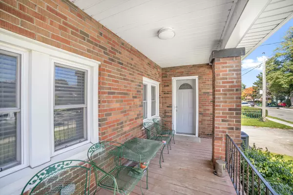 Toronto W06, ON M8V 3L3,10 Nineteenth ST #Front Unit