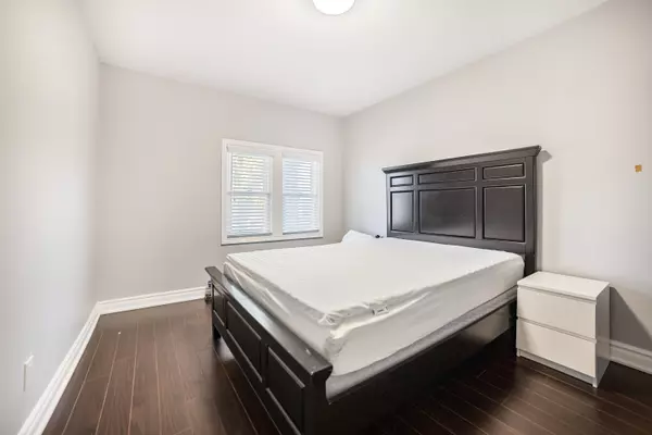 Toronto W06, ON M8V 3L3,10 Nineteenth ST #Front Unit