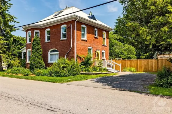 Merrickville-wolford, ON K0G 1N0,206 BROCK ST EAST ST
