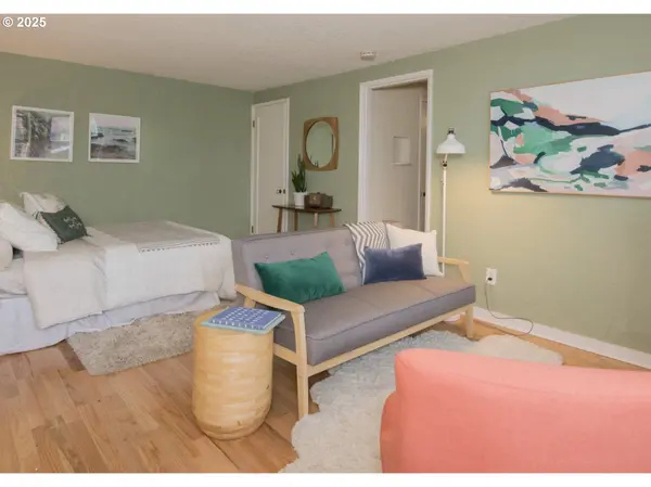 Portland, OR 97214,2025 SE CARUTHERS ST #24