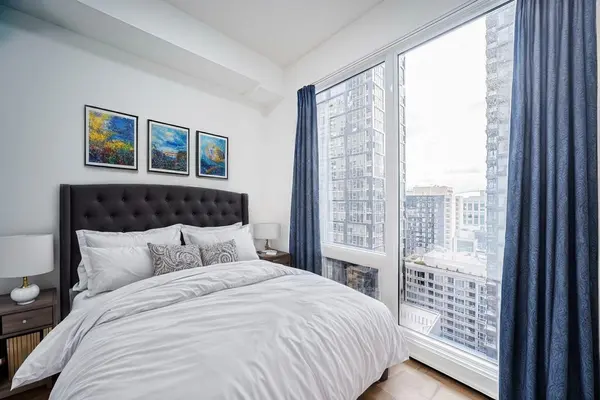 Toronto C01, ON M5V 0N5,125 Blue Jays WAY #2102