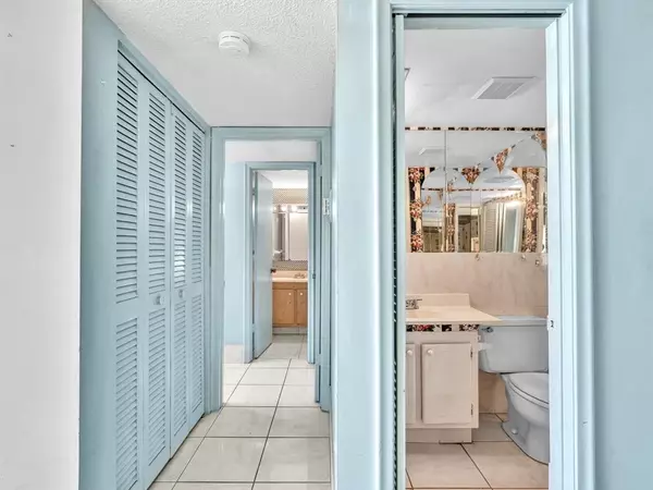 Lake Worth Beach, FL 33460,1516 S Lakeside Dr #317