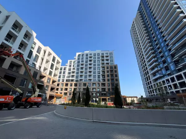 8 Beverley Glen BLVD #702, Vaughan, ON L4J 0L5