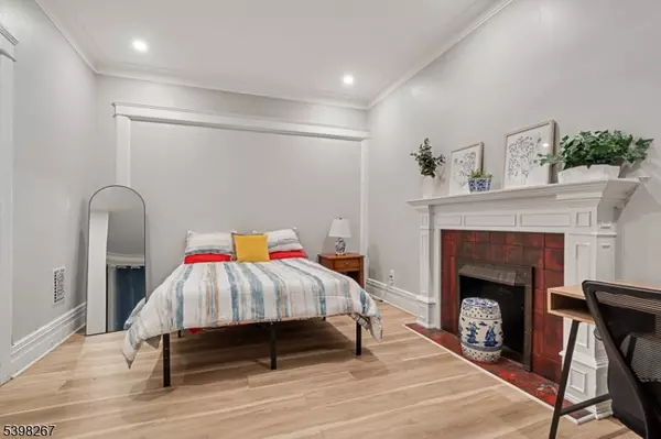 Jersey City, NJ 07305,257 Woodlawn Ave