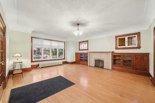 Toronto E02, ON M4L 2K5,32 Hollywood CRES