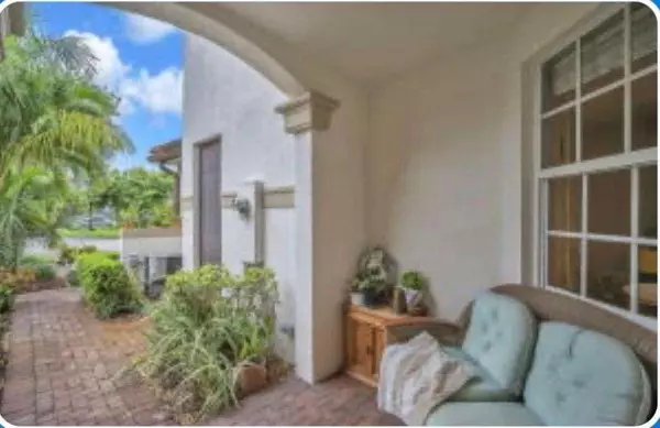 9761 Darlington Pl, Cooper City, FL 33328