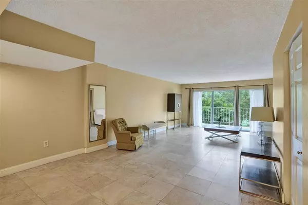 Sunny Isles Beach, FL 33160,200 178th Dr #309