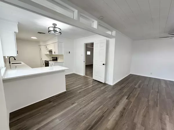 Burleson, TX 76028,329 Linda Drive