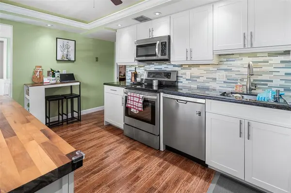 Pompano Beach, FL 33069,3930 Oaks Clubhouse Dr #304