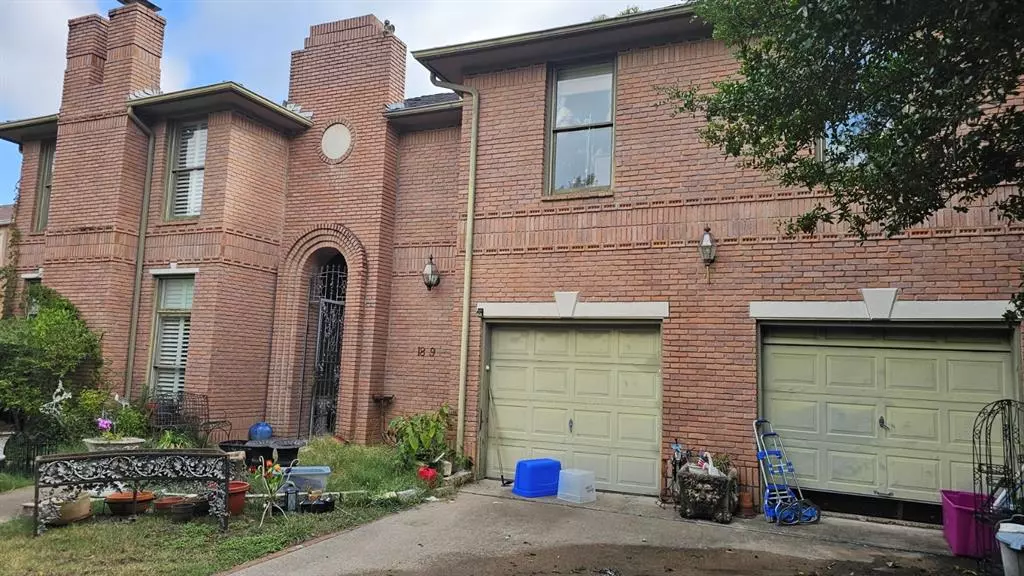 1809 Burton Hill Road, Fort Worth, TX 76107