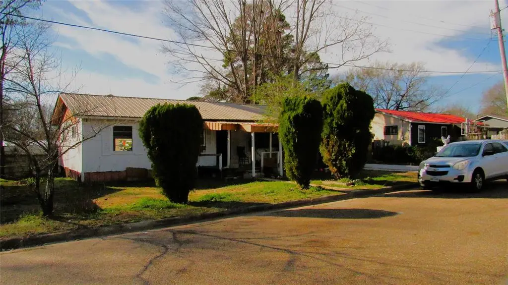 Pittsburg, TX 75686,607 Pineland Street