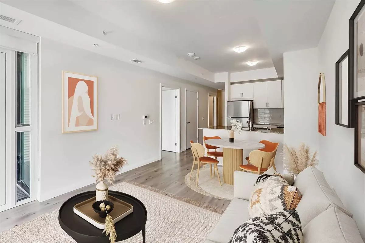 Kitchener, ON N2G 0C9,60 Charles ST W #801