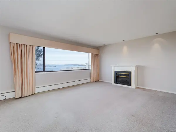 Oak Bay, BC V8S 5G7,2747 Satellite St #200