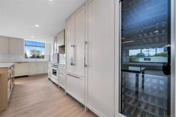 Victoria, BC V8V 4Y2,630 Montreal St #504