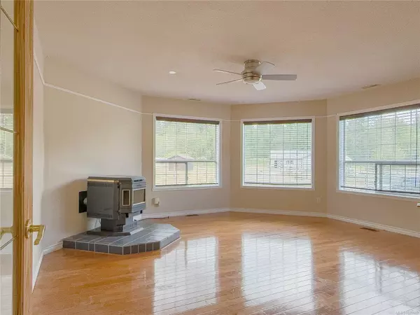 Errington, BC V0R 1V0,2075 Parkway Pl