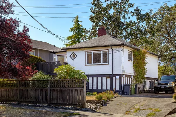 1645 Haultain St, Victoria, BC V8R 2K8