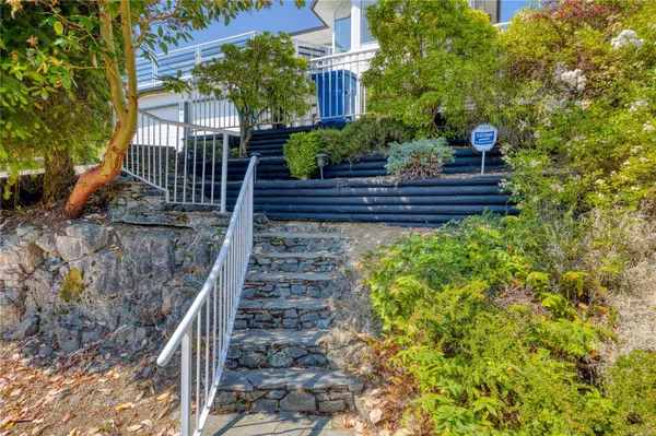 Nanaimo, BC V9R 5X3,369 Trinity Dr