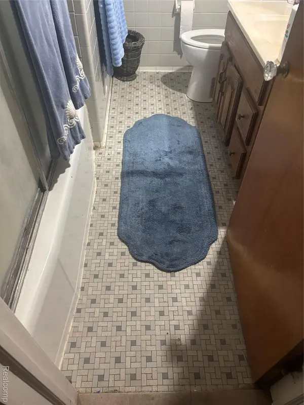 Detroit, MI 48219,17305 Northrop ST