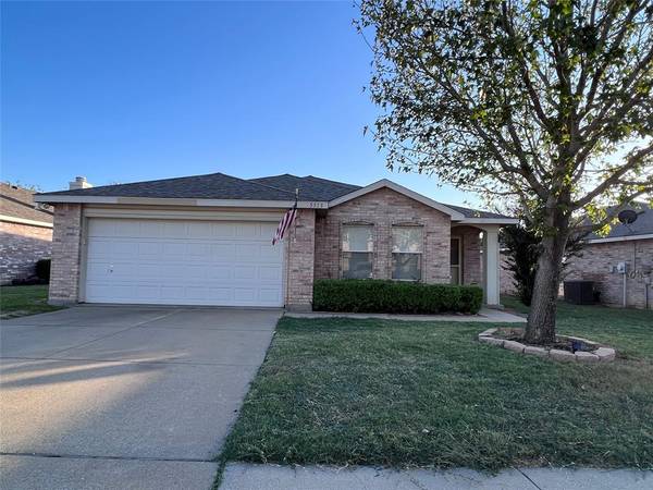 5513 Wiltshire Drive, Fort Worth, TX 76135