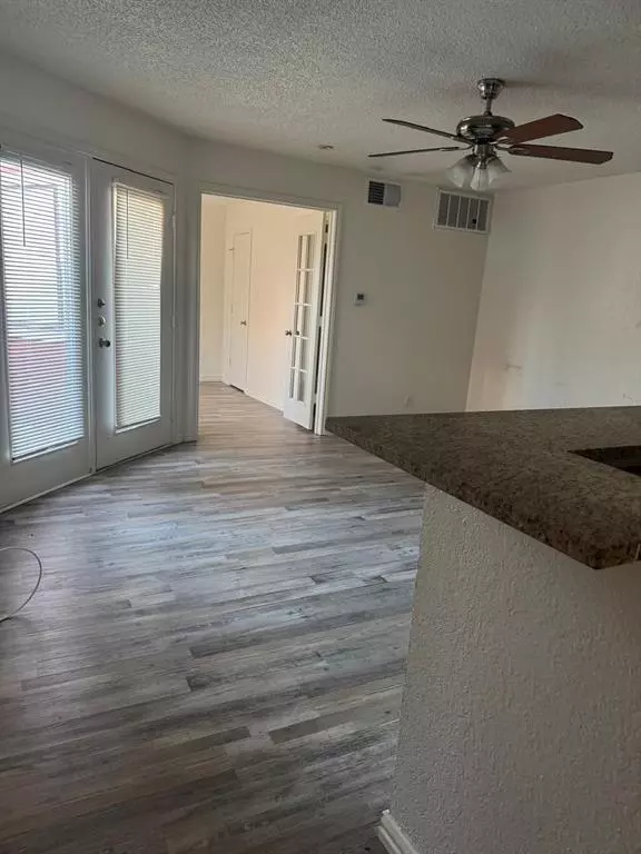 Dallas, TX 75243,9825 Walnut Street #305